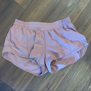 lululemon hotty hot shorts 2.5”